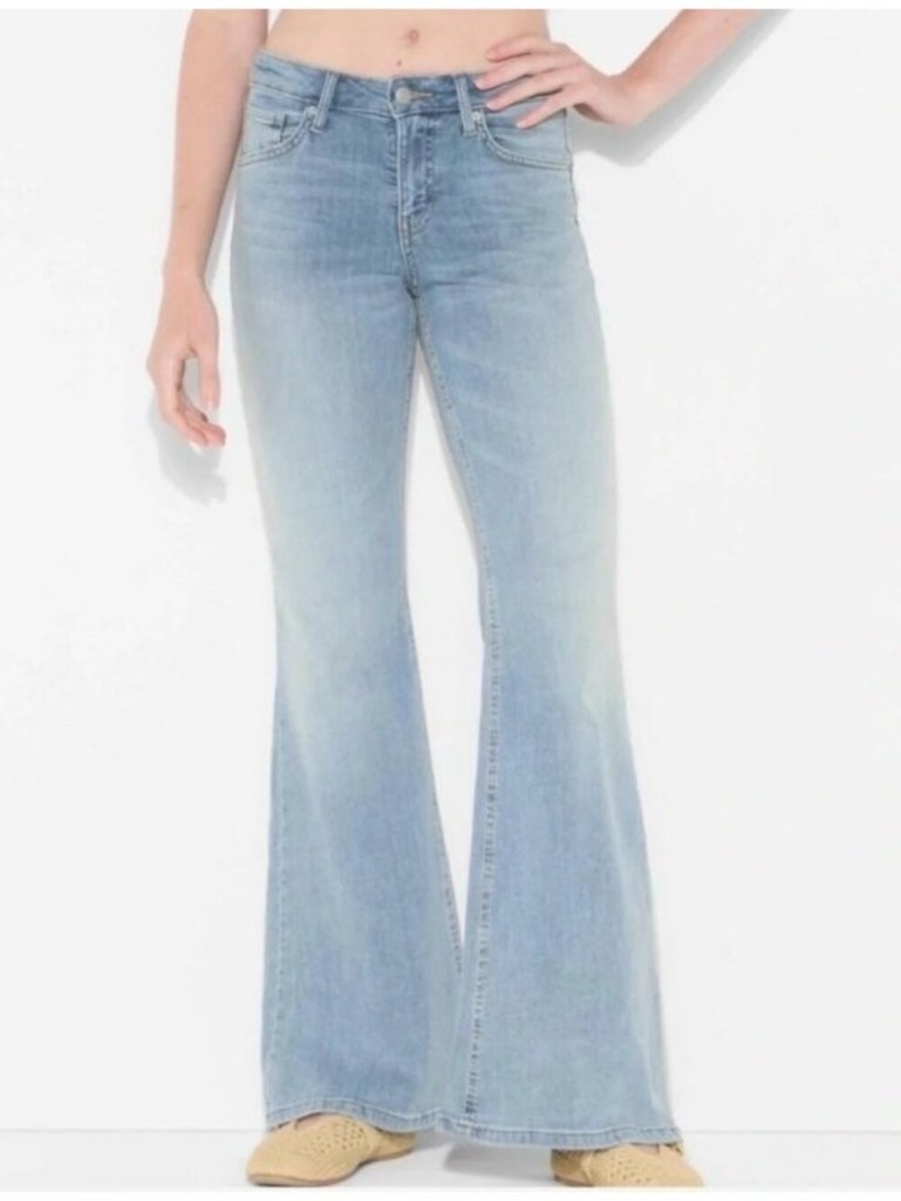 Wild Fable Women's Size 10 Mid-Rise Flare Jeans Light Wash High Stretch Denim